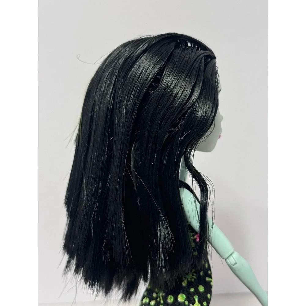 Monster High Ghoul Fair Scarah Screams Doll fashion doll toy with dress